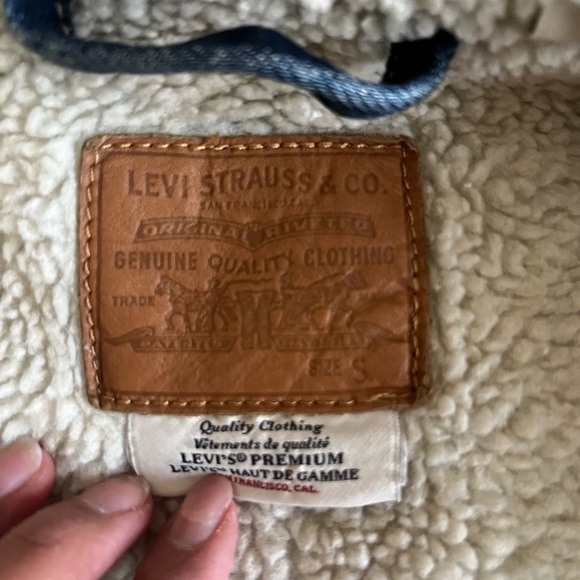 Levi’s Sherpa trucker jacket size small - Picture 3 of 4